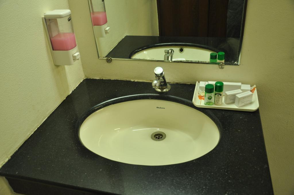 Jabali Palace Hotel Jabalpur Eksteriør billede