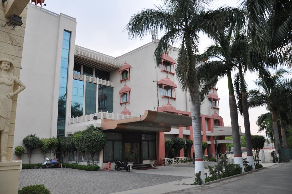 Jabali Palace Hotel Jabalpur Eksteriør billede