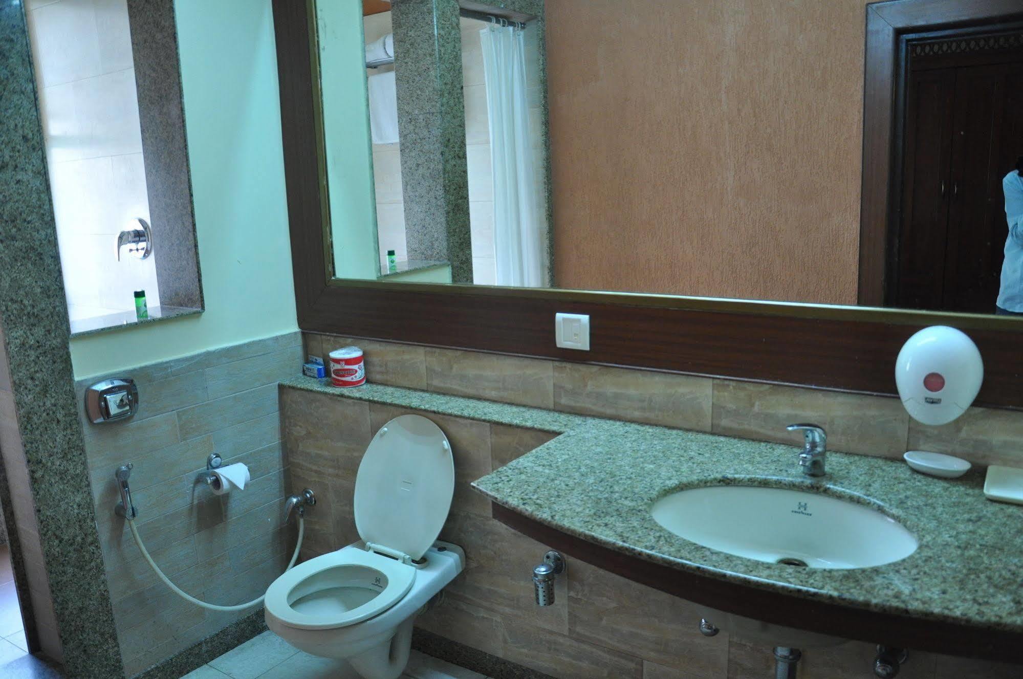 Jabali Palace Hotel Jabalpur Eksteriør billede