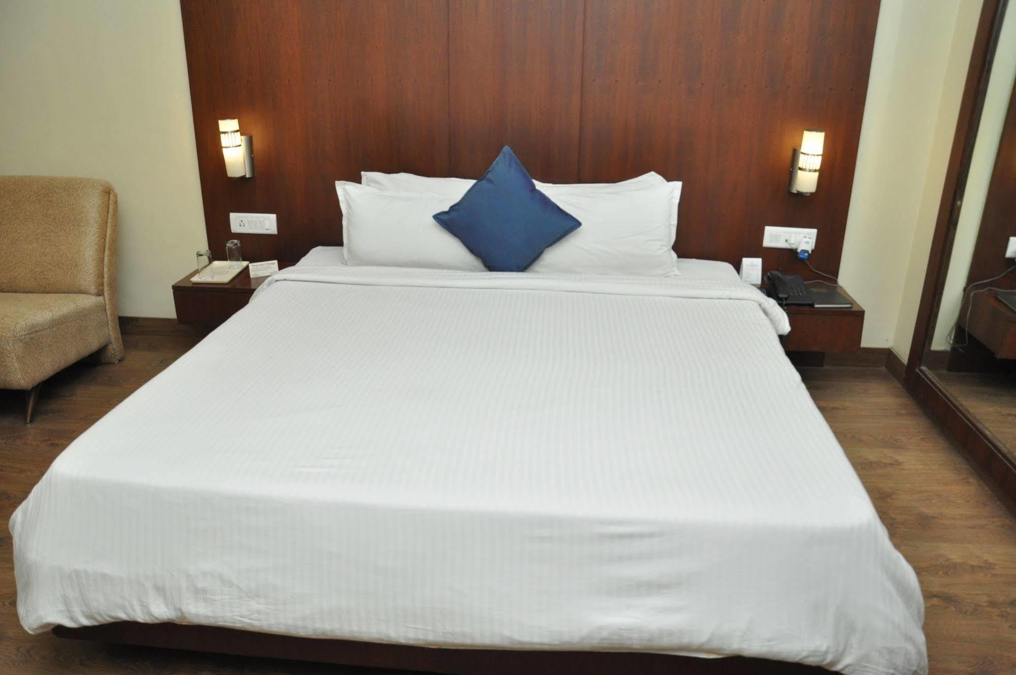 Jabali Palace Hotel Jabalpur Eksteriør billede