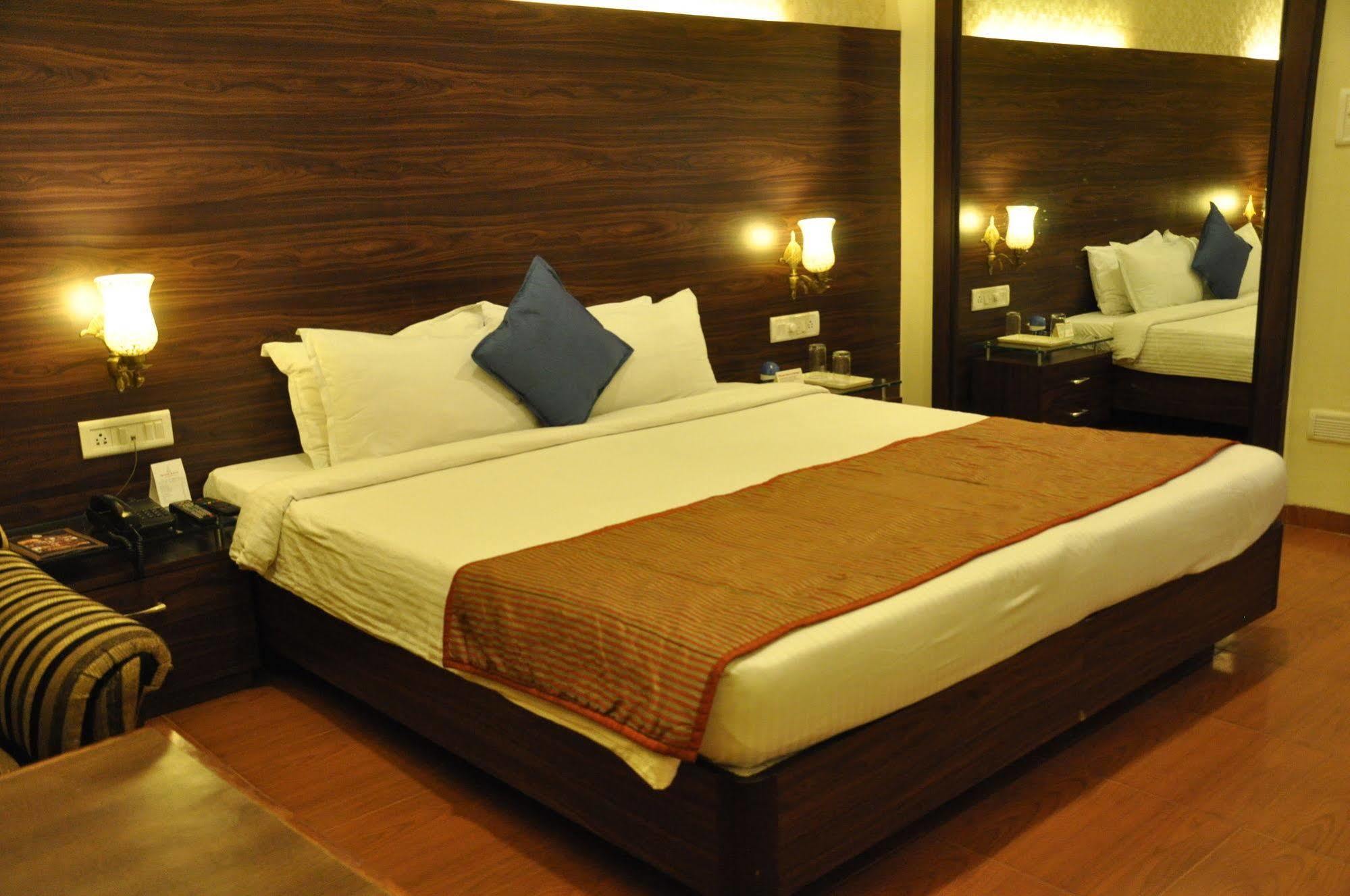 Jabali Palace Hotel Jabalpur Eksteriør billede