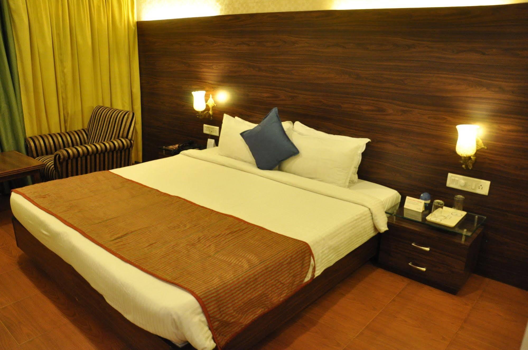 Jabali Palace Hotel Jabalpur Eksteriør billede